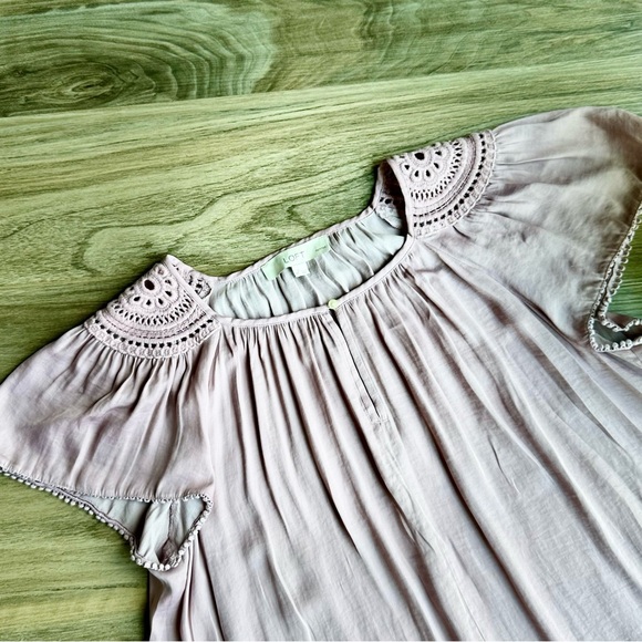 LOFT Embroidered Shoulder Detail Flutter Sleeve  Flowy Top Mauve Pink Size MP - Picture 2 of 10